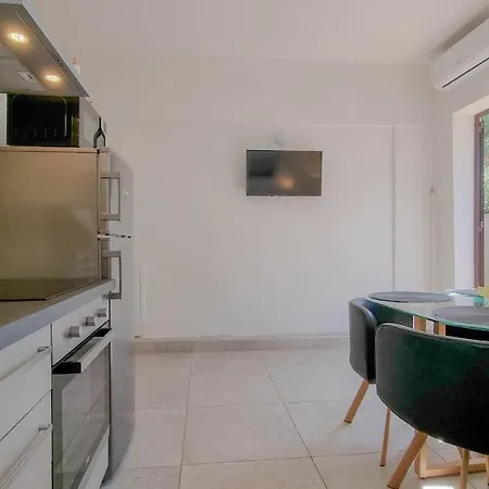 Fiore One Apartment